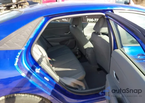 2024 Hyundai Elantra Sel z USA, uszkodzony, nr VIN KMHLM4DG5RU747076